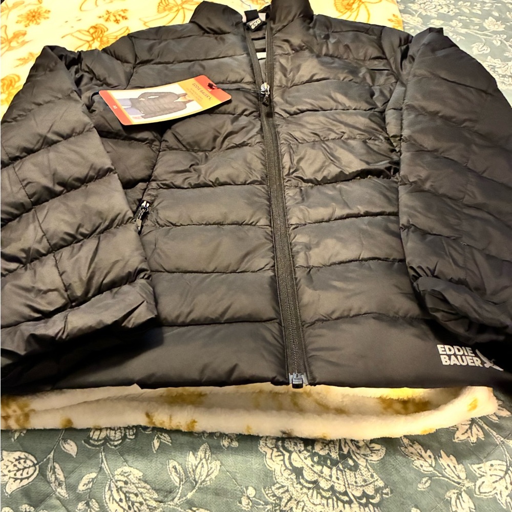NWT Eddie Bauer Women's Black Down Packable Jacket (XS) - Picture 5 of 12